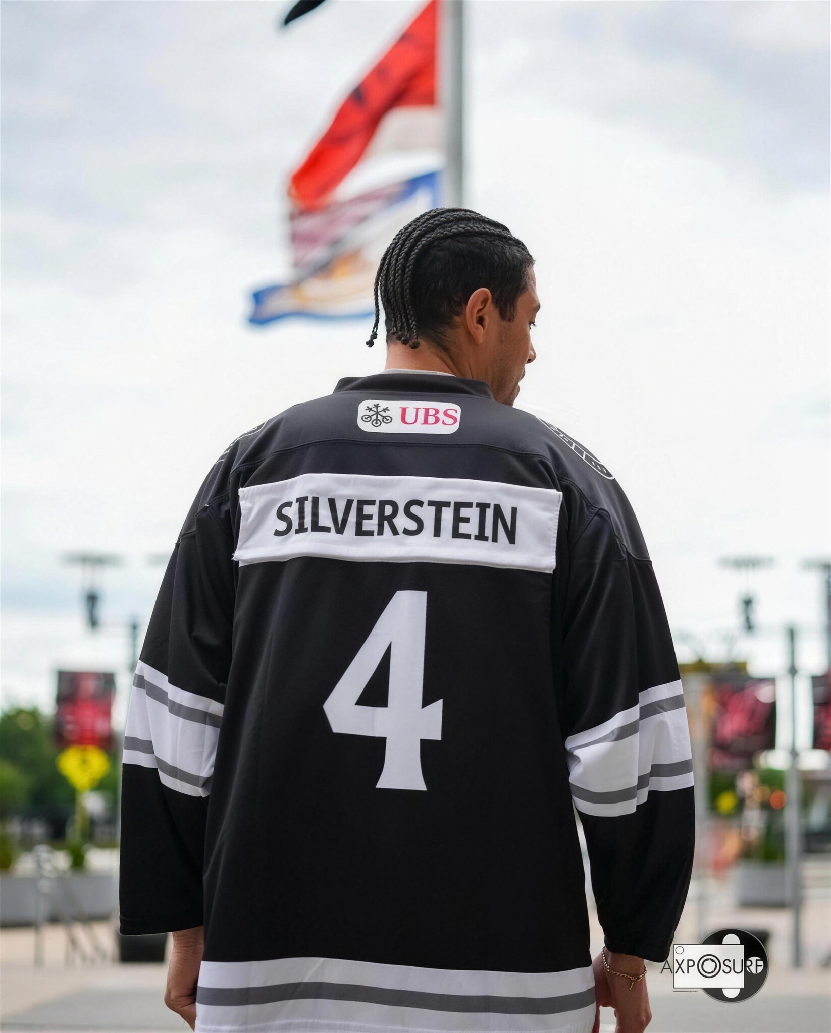 Sky Silverstein in a 43 Oak Foundation jersey, number 4.